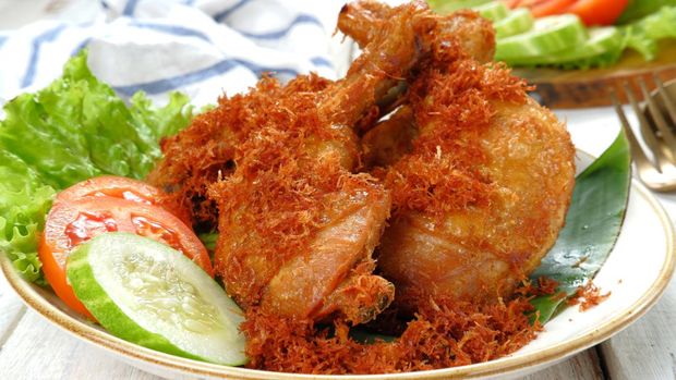 Ayam Goreng serundeng,This fried chicken sprinkled with serundeng comes from grated coconut with curry spices