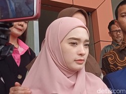 Ibu Inara Rusli Nangis sampai Pegang Pundak Virgoun di Ruang Mediasi