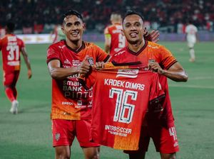 Selebrasi Gol Irfan Jaya, Doakan Kesembuhan Kadek Dimas Selebrasi Gol Irfan Jaya, Doakan Kesembuhan Kadek Dimas
