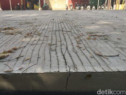 Jalan Antang Raya Makassar Baru Dibeton 3 Pekan Sudah Retak