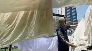 Jemaah Haji Asal China Cuci Kain Kafan dengan Air Zamzam