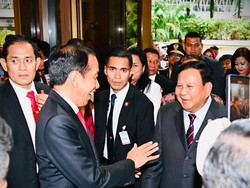 Jokowi Tiba di Malaysia, Mahfud hingga Prabowo Menyambut