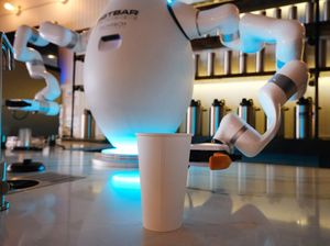 Ini ADAM, Robot Barista Berlengan Panjang di CES 2024 Ini ADAM, Robot Barista Berlengan Panjang di CES 2024