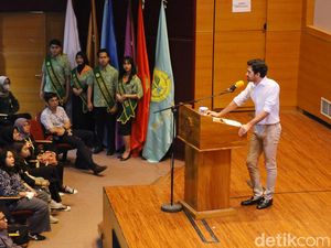 Praktisi Industri Mulai Mengajar, Benarkah Doktor di Kampus Kalah Pengalaman?