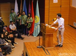 Praktisi Industri Mulai Mengajar, Benarkah Doktor di Kampus Kalah Pengalaman?