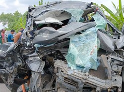 Tabrak Truk Parkir di Banyuasin, Sopir Luxio Tewas-Mobil Ringsek Parah