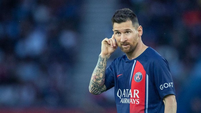 PARIS, FRANCE - JUNE 3:  Lionel Messi #30 of Paris Saint-Germain reacts after a missed free-kick during the Paris Saint-Germain V Clermont, French Ligue 1 regular season match at Parc des Princes on June 3, 2023, in Paris, France (Photo by Tim Clayton/Corbis via Getty Images)