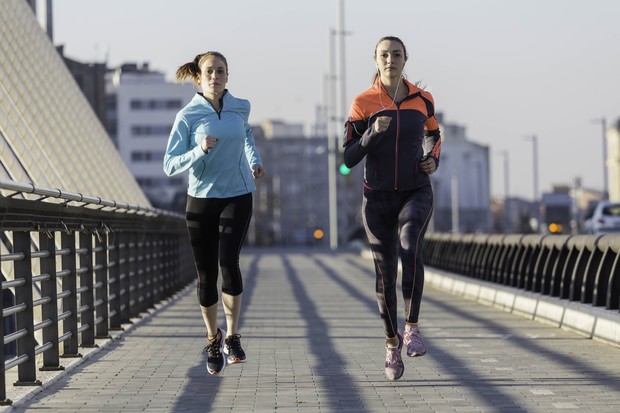 Manfaat Berlari Untuk Membakar Lemak/foto:freepik/freepik Manfaat Berlari Untuk Membakar Lemak