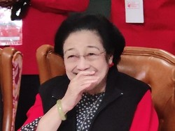 Megawati Tersenyum saat Dinyanyikan Lagu Ganjar Siji Ganjar Kabeh