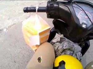 Dapat Orderan Fiktif Ayam Geprek, Driver Ojol Ini Bagikan ke Manusia Silver Dapat Orderan Fiktif Ayam Geprek, Driver Ojol Ini Bagikan ke Manusia Silver