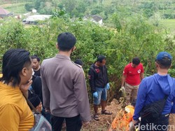 Kuburan Tanpa Nama Diduga Berisi Korban Pembunuhan di Sampang Dibongkar
