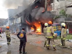 Tragedi Mematikan Kala Api Mengamuk di Pasar Caringin Tragedi Mematikan Kala Api Mengamuk di Pasar Caringin