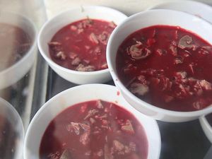 Perusahaan Ini Kembangkan Penyulingan Darah Babi Agar Bisa Diminum Perusahaan Ini Kembangkan Penyulingan Darah Babi Agar Bisa Diminum