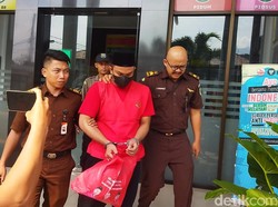 Riko Pembunuh Sadis Elisa Diserahkan ke Jaksa, Kloset Jadi Barang Bukti
