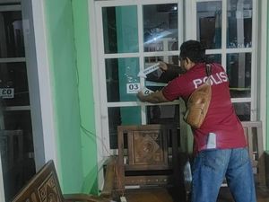 Jendela Rumah Warga Gembong Pati Berlubang Misterius, Polisi Turun Tangan