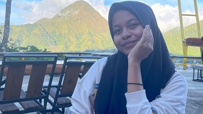 Potret Adzkia Aisya, siswa MAN 2 Mataram yang mewakili Indonesia di olimpiade matematika internasional.