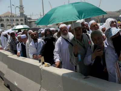 Arab Lagi Panas Banget, Suhunya Hampir 45 Derajat Celcius