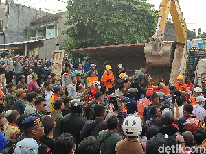 Truk Timpa Mobil di Semarang Tewaskan 3 Orang, Dishub Ungkap 2 Pelanggaran Truk Timpa Mobil di Semarang Tewaskan 3 Orang, Dishub Ungkap 2 Pelanggaran