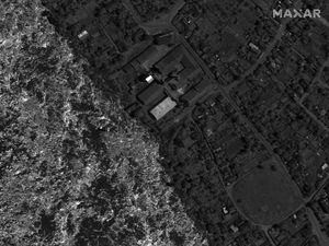 Bendungan Jebol Akibat Ledakan Picu Banjir di Ukraina