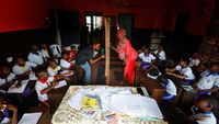 Sekolah di Nigeria Ini Bayarnya Pakai Sampah Daur Ulang