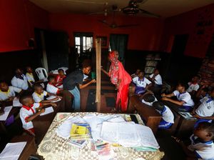 Sekolah di Nigeria Ini Bayarnya Pakai Sampah Daur Ulang