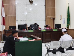 2 Penyunat Dana Hibah di Tasik Dituntut 10 dan 4 Tahun 6 Bulan Bui