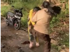 Heboh 2 Siswi SMP di Sinjai Berkelahi gegara Saling Hujat di Medsos Heboh 2 Siswi SMP di Sinjai Berkelahi gegara Saling Hujat di Medsos