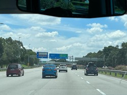 Tertibnya Pengendara di Tol Malaysia, Tak Ada Lane Hogger dan Mengemudi di Bahu Jalan