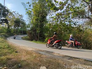 Terpeleset Tumpahan Truk Molen, Pemotor di Blora Tewas Tertabrak Mobil Terpeleset Tumpahan Truk Molen, Pemotor di Blora Tewas Tertabrak Mobil