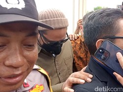 Virgoun Dikawal Ketat Hadiri Sidang Cerai dengan Inara
