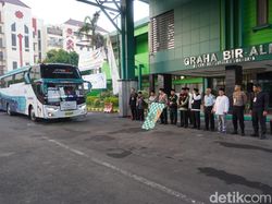 1.285 Calon Jemaah Haji Jatim Gelombang II Diberangkatkan ke Jeddah