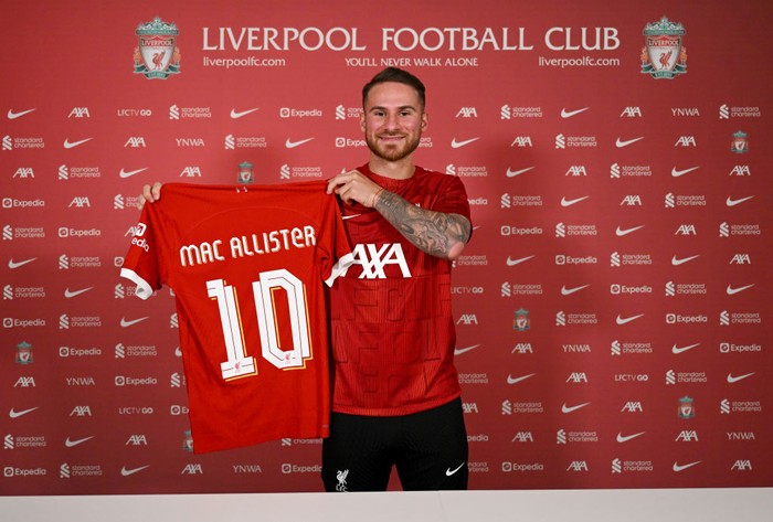 Alexis Mac Allister KIRKBY, ENGLAND - JUNE 08: (THE SUN OUT, THE SUN ON SUNDAY OUT) Alexis Mac Allister signing for Liverpool Football Club at AXA Training Centre on June 08, 2023 in Kirkby, England. (Photo by Andrew Powell/Liverpool FC via Getty Images)