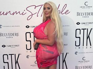 Ukuran Payudara Model Ini Tak Biasa, Netizen Khawatir Bisa Meledak Ukuran Payudara Model Ini Tak Biasa, Netizen Khawatir Bisa Meledak