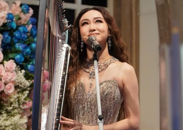 Angela July/Foto: Instagram.com/angelajuly_ Angela July/Foto: Instagram.com/angelajuly_