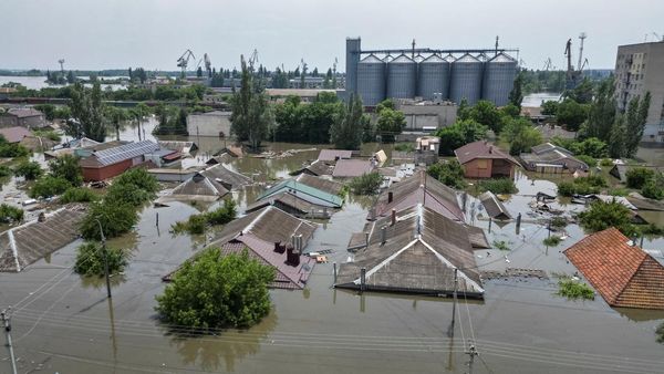 Bendungan di Ukraina Jebol, Picu Banjir Setinggi Atap Rumah