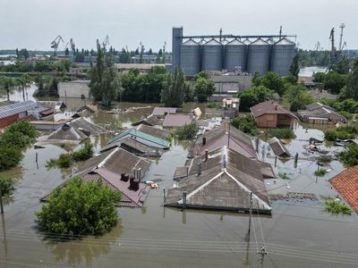 Bendungan di Ukraina Jebol, Picu Banjir Setinggi Atap Rumah