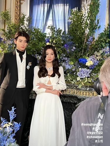 Cha Eun Woo dan Song Hye Kyo di event Chaumet