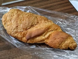 Jumbo! Bakery Ini Jual Croissant Seukuran Bantal