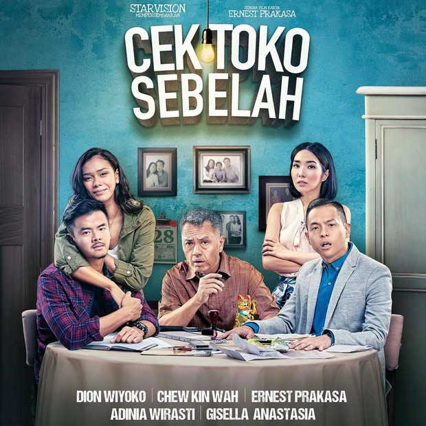 Daftar film Indonesia yang berhasil memenangkan penghargaan/instagram/ernestprakasa Potret poster film Cek Toko Sebelah yang bisa ditonton melalui Disney+ Hotstar.