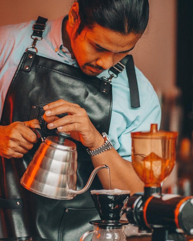 Daftar film Indonesia yang berhasil memenangkan penghargaan/instagram/filosofikopi Potret potongan adegan dalam film Filosofi Kopi yang bisa ditonton melalui Disney+ Hotstar.