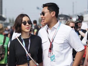 7 Potret Darma Mangkuluhur, Putra Tommy Soeharto Curi Atensi di Formula E 7 Potret Darma Mangkuluhur, Putra Tommy Soeharto Curi Atensi di Formula E