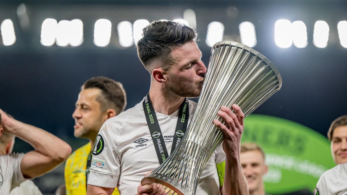 West Ham United sudah rela kehilangan Declan Rice musim panas ini (UEFA via Getty Images/Thomas Eisenhuth - UEFA)