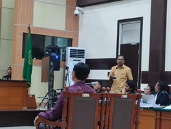 Di Hadapan Luhut, Suara Haris Azhar Bergetar Ungkap Kondisi Papua