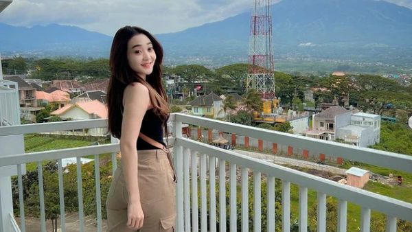 7 Potret Difarina Indra yang Menyanyikan Lagu Nemen