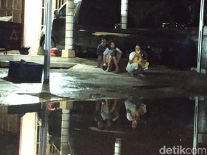 Momen Kepanikan Warga Akibat Gempa M 6,0 Guncang Pacitan Momen Kepanikan Warga Akibat Gempa M 6,0 Guncang Pacitan