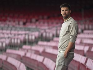 Pique Tertawakan Barcelona Usai Gagal Daratkan Messi