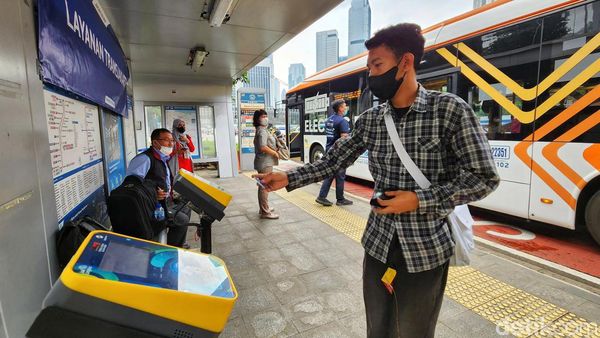 Penampakan Halte Darurat TransJakarta Saat Revitalisasi
