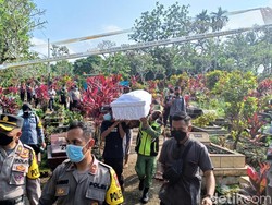 Makam Tahanan yang Tewas Dianiaya di Purwokerto Dibongkar