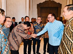 Saat Jokowi Kenalkan Prabowo Teman Baik Bapak ke Anwar Ibrahim
