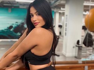 8 Foto Wanita Mirip Kylie Jenner, Ngaku Jadi Sulit Punya Pacar 8 Foto Wanita Mirip Kylie Jenner, Ngaku Jadi Sulit Punya Pacar